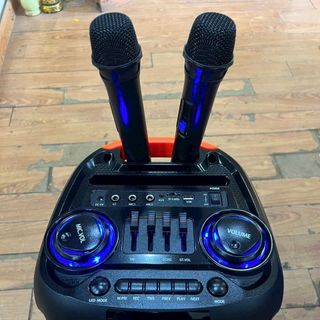 Loa Bluetooth  karaoke kèm 2 micro không dây JBJ.