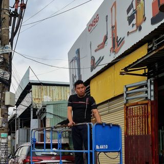 Thang nâng người tự hành 200kg giá tốt nhất