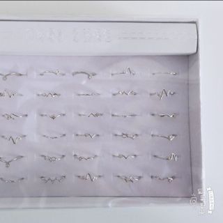 HỘP 36 NHẪN MẠ BẠC