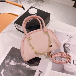 Túi xách quảng châu Quai Xách Kèm Charm - 01B4434 (Chuyên sỉ túi xách sll, balo, ví, thắt lưng, túi Laptop)