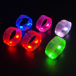 Vòng tay LED Phát Sáng From Vuông, Đổi Màu Điều Khiển Từ xa Cho buổi Hoà nhạc, chế độ theo ý bạn muốn. ( Hàng, Giá Tận Xưởng )