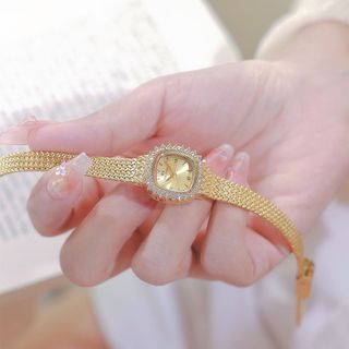 Đồng hồ lắc vuông nhí