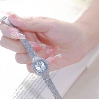 Đồng hồ lắc vuông nhí