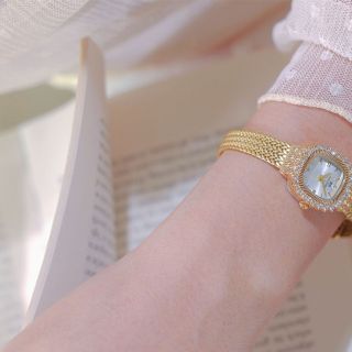 Đồng hồ lắc vuông nhí