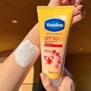 Sữa Dưỡng Thể Vaseline 50x Trắng Da Chống Nắng SPF50+ 300ml