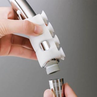 Sẵn miếng mút silicon treo vòi hoa sen