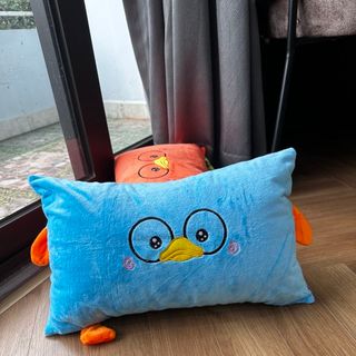 Gối nằm cho bé vải nỉ nhung mềm mịn , ruột bông tinh khiết mềm êm.