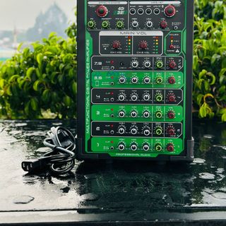 Mixer Mini Xách Tay Cao Cấp YUKE MPP82PRO - MIXER 4 Kênh Loa, 4 Kênh Micro Công Suất 800W, Nhỏ Gọn Di Chuyển Dễ Dàng, Sử Dụng Được Cho Ôtô, Gia Đình Giá Siêu Tốt