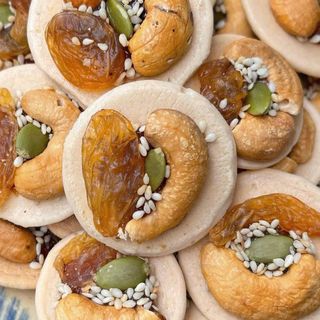 BÁNH ĐỒNG TIỀN MIX HẠT BÉO GIÒN ĐẦY DINH DƯỠNG 350G - WINNIE HOUSE