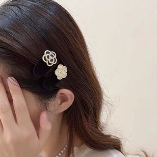 Kẹp mái hoa trà trắng đen phong cách Hàn Quốc