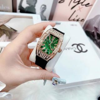 Đồng hồ mẫu mới danvana ovan