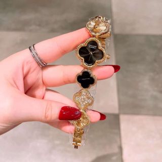 Đồng hồ lắc mẫu mới lên tay siêu sang