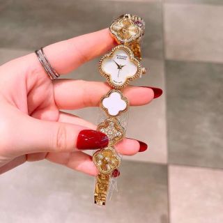 Đồng hồ lắc mẫu mới lên tay siêu sang