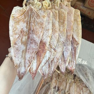 Mực khô size to nhỡ, size 13-15con/kg con to đẹp, dày mình, nướng lên thơm, ngon, ngọt sợi