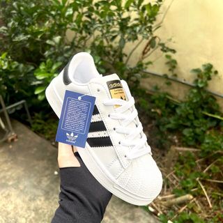 Giày mũi sò cực xinh cả Nam và nữ