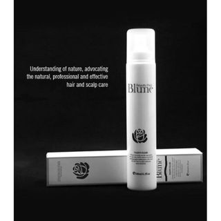 Xịt dưỡng ẩm vào nếp tócĐức