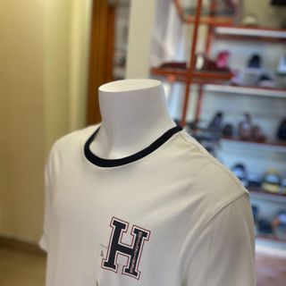 Áo Thun Trắng Chữ H