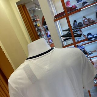 Áo Thun Trắng Chữ H