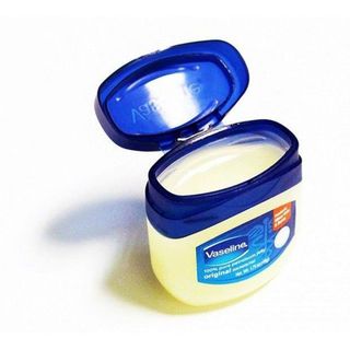Sáp Dưỡng Môi Cấp Ẩm, Mềm Mịn, Chống Khô Và Nứt Nẻ Vaseline Lip Care 7g