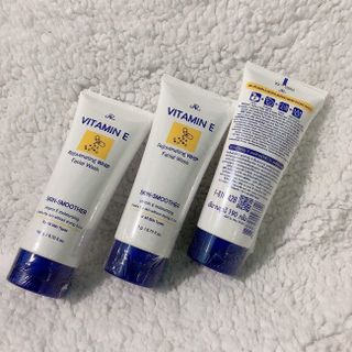 Sữa rửa mặt Vitamin E Thái Lan SÁNG DA NGỪA MỤN