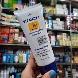 Sữa rửa mặt Vitamin E Thái Lan SÁNG DA NGỪA MỤN