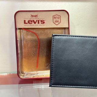 Ví Nam Đen Logo Bạc Levis