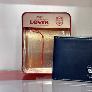 Ví Nam Đen Logo Bạc Levis