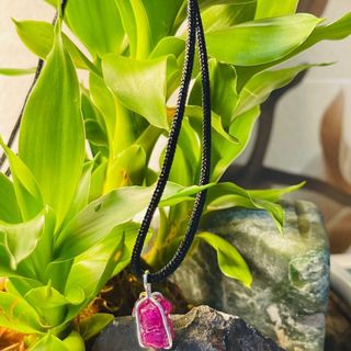 Mặt dây Ruby bọc Bạc, kèm dây đen