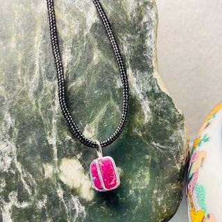 Mặt dây Ruby bọc Bạc, kèm dây đen