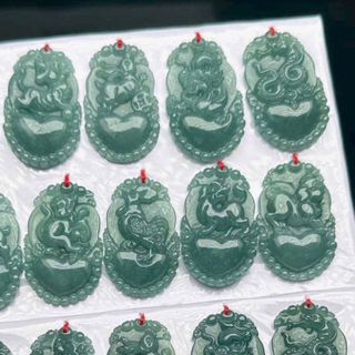 Mặt Ngọc Lam tư nhiên, chạm 12 con giáp ( kèm dây đeo )