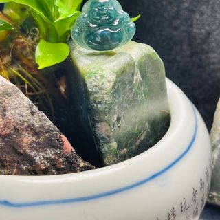 Mặt cẩm thạch dầu tự nhiên, chạm DiLac ( kèm dây đeo )