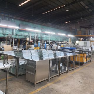 Bàn thao tác- Tủ vật tư..Theo yêu cầu