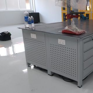 Bàn thao tác- Tủ vật tư..Theo yêu cầu
