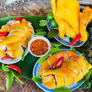 GÀ Ủ MUỐI NGUYÊN CON