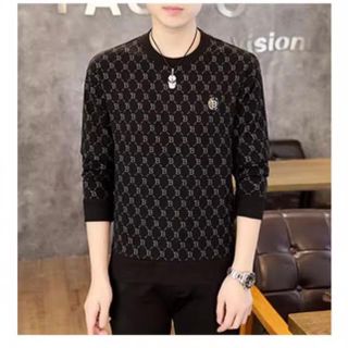 áo tay dài sweater màu đen in toàn thân hot nhất hiện nay