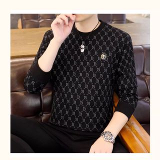 áo tay dài sweater màu đen in toàn thân hot nhất hiện nay