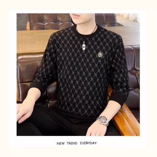 áo tay dài sweater màu đen in toàn thân hot nhất hiện nay