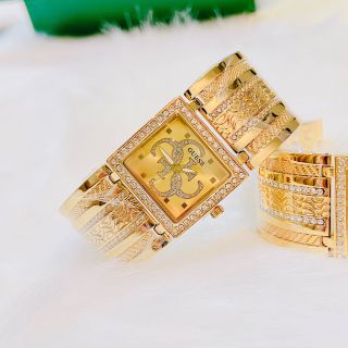 Đồng hồ mẫu vuông viền đá mới