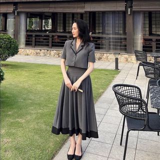 SET ÁO CỔ VEST CHÂN VÁY XÒE XẾP LI -HUYỀN XMĐT