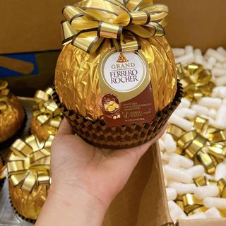 Socola Ferrero Rocher quả cầu cột nơ vàng 240gr có 4 viên bên trong nhập Mỹ