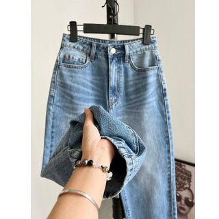 Quần Jeans Nữ Form Ống Đứng Lưng Cao Màu Xanh Nhạt Wash Bạc Hông Đùi (RB-021)