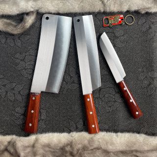 Bộ 3 dao nhà bếp: Dao Chặt to, dao thái to, dao gọt hoa quả (lọc) . Chất liệu thép trắng không rỉ.