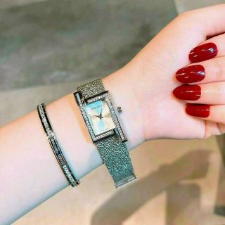 ĐỒNG HỒ THỜI TRANG NỮ VERS DÂY LƯỚI