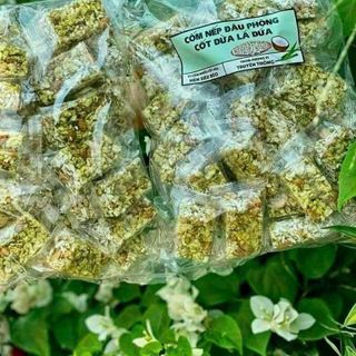 CỐM NẾP ĐẬU PHỘNG LÁ DỨA CỐT DỪA TUỔI THƠ 1KG - WINNIE HOUSE