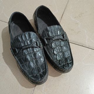 GIÀY MOỊ DA CÁ SẤU