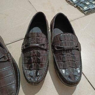 GIÀY MOỊ DA CÁ SẤU