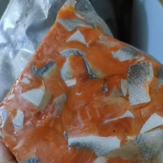 Vụn Cá Hồi Tươi Đóng Gói