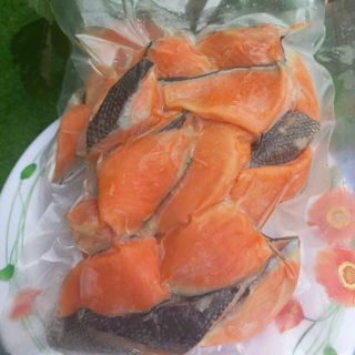 Vụn Cá Hồi Tươi Đóng Gói