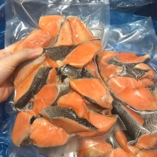 Vụn Cá Hồi Tươi Đóng Gói