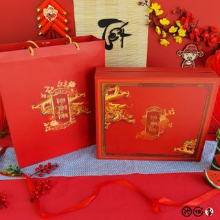 Hộp quà Tết Thịnh Phát kèm Rượu vang đỏ Pháp Château Rousset Caillau 2019
